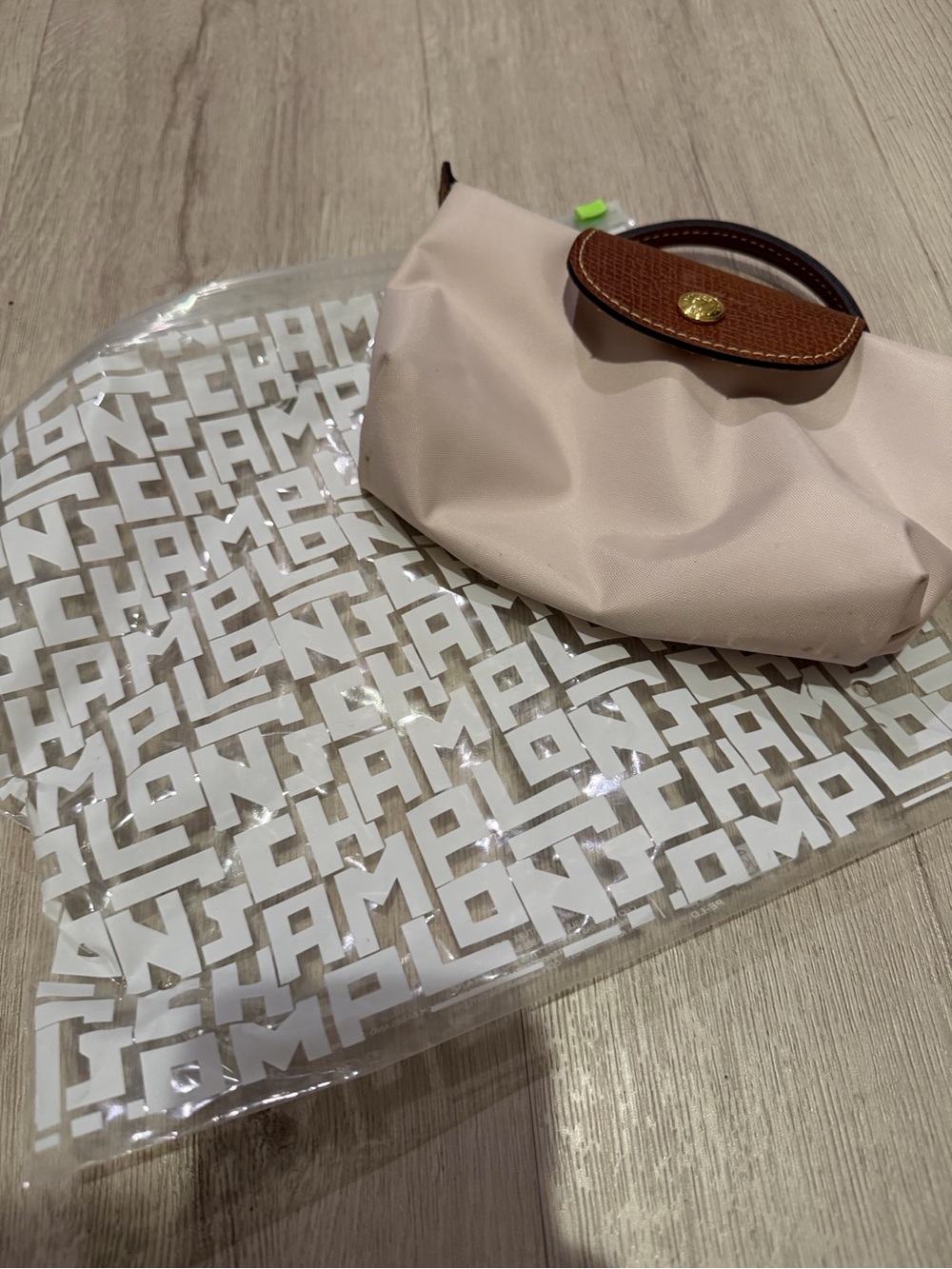LONGCHAMP LE PLIAGE ORIGINAL POUCH WITH HANDLE IN PAPER - Picture 6 of 6